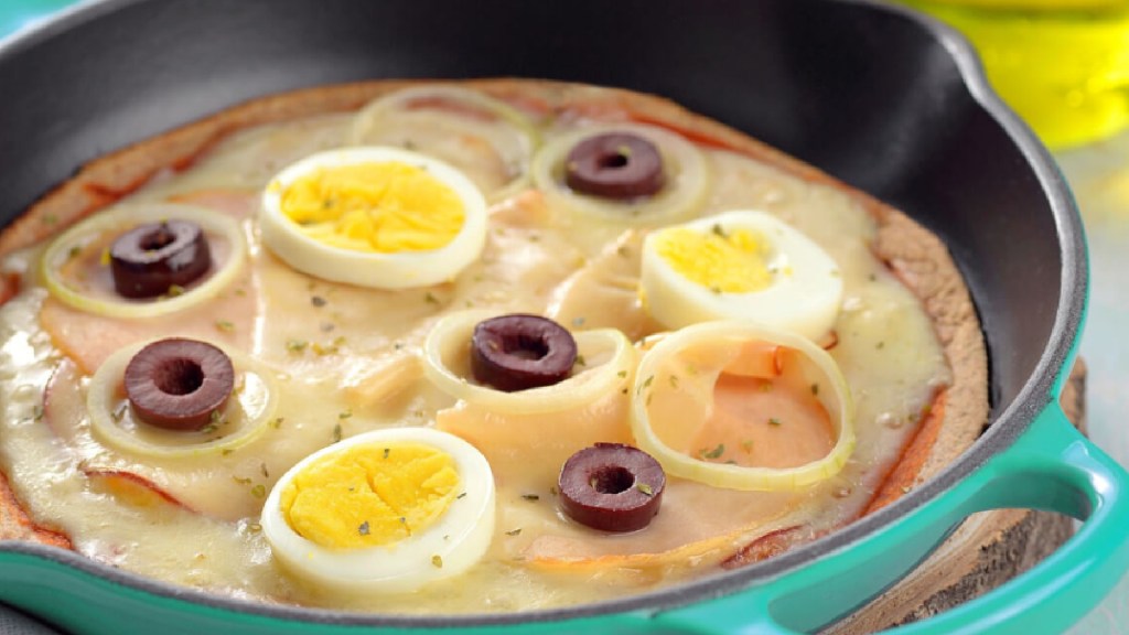 Aprenda a preparar pizza integral de frigideira em apenas 30 minutos