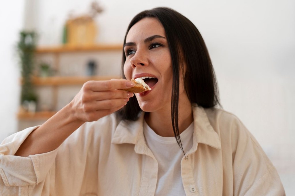 Mastigação consciente: como cuidar do corpo começa na boca