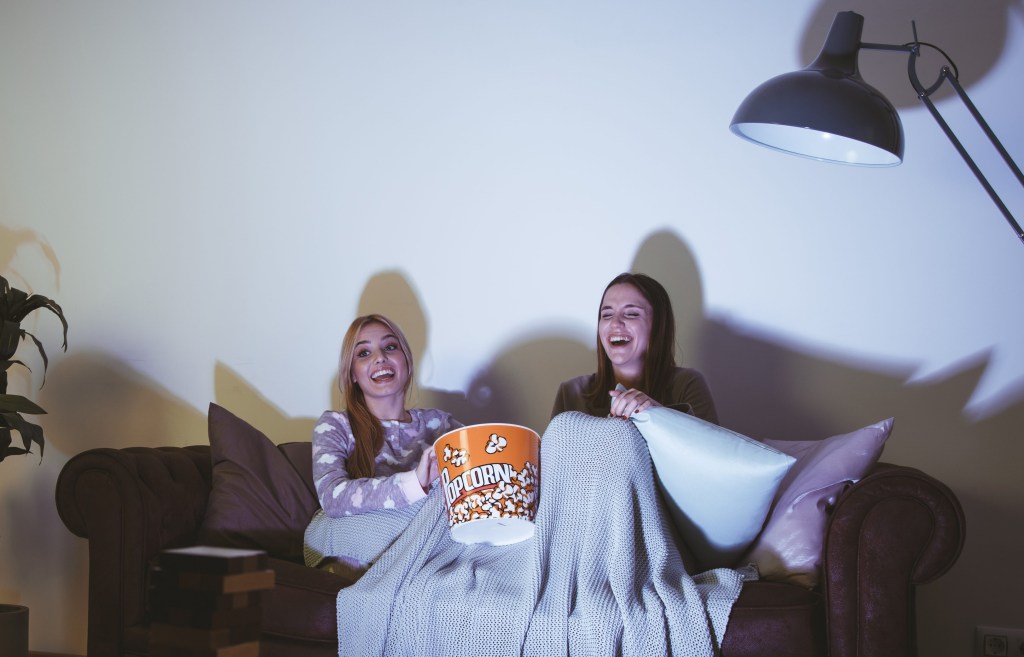 Transforme sua sala em cinema: 7 produtos indispensáveis