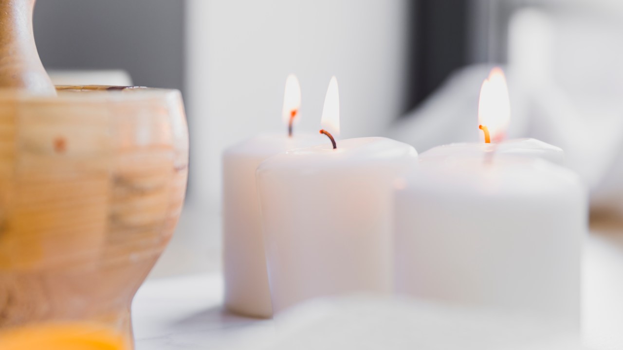 Confira opções de velas aromáticas para ter foco e energia