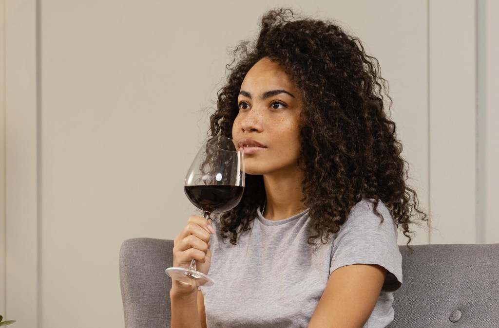 Estudo revela que vinho pode ajudar a prevenir dor de garganta