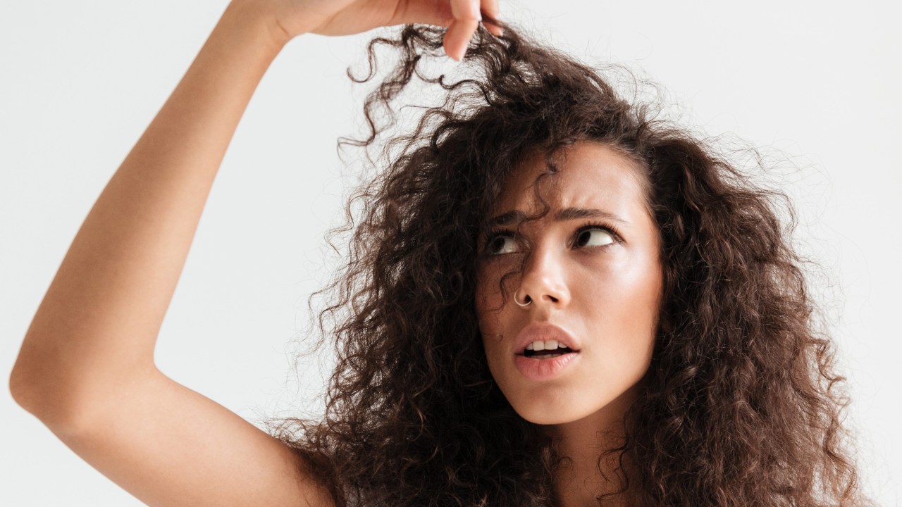 Confira opções de produtos antifrizz com resultado imediato