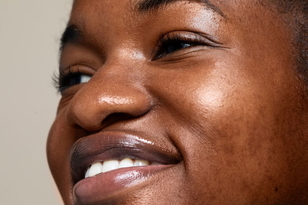 Pele negra precisa de protetor solar?