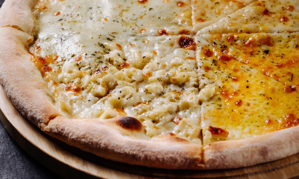 Pizza saudável: aprenda a receita com farinha de arroz e recheios criativos