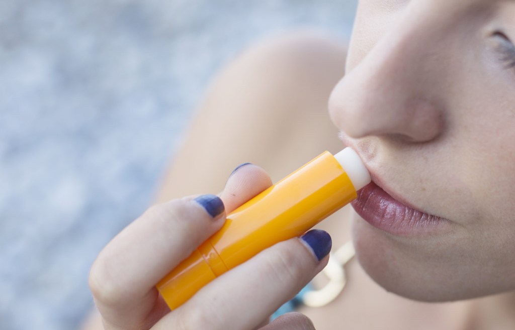 Escolha o melhor para seus lábios: 9 protetores labiais com alta proteção solar