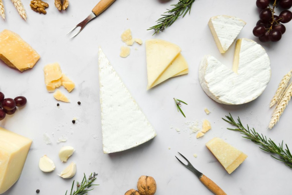 Queijos com menos calorias: opções saudáveis para quem quer emagrecer