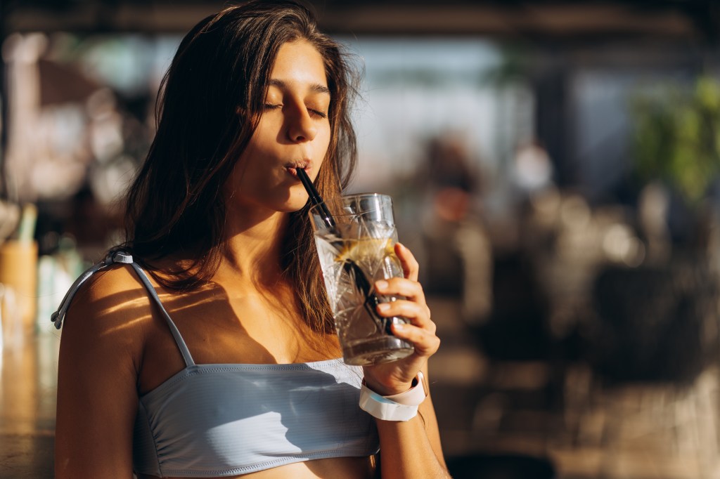 7 drinks não alcoólicos para refrescar seu Carnaval
