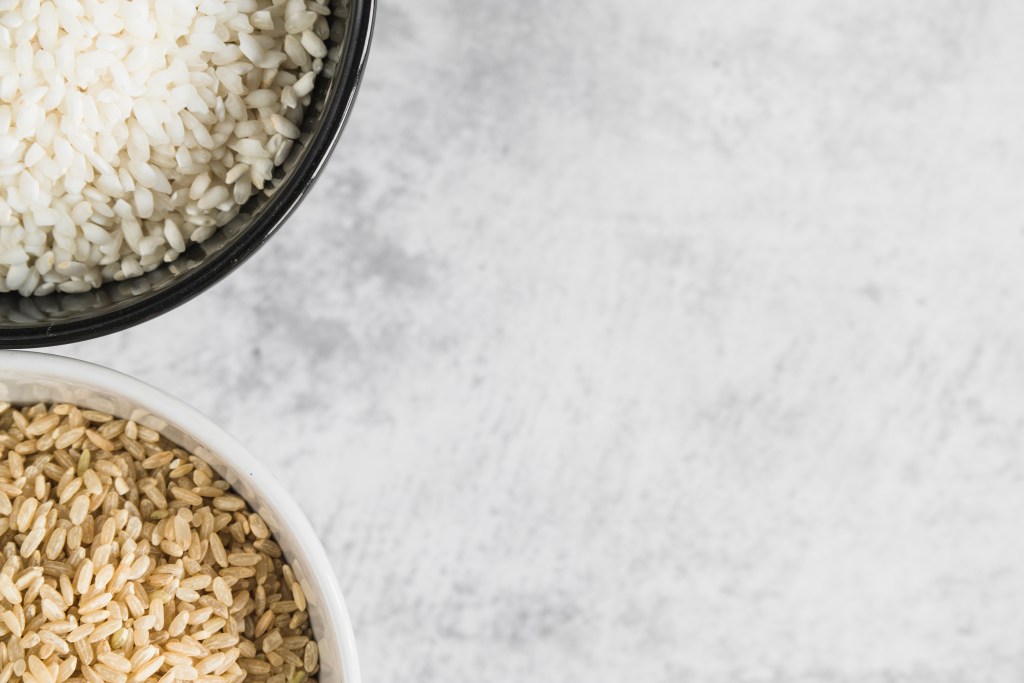 Diferenças entre arroz branco e integral: qual é a opção mais saudável?