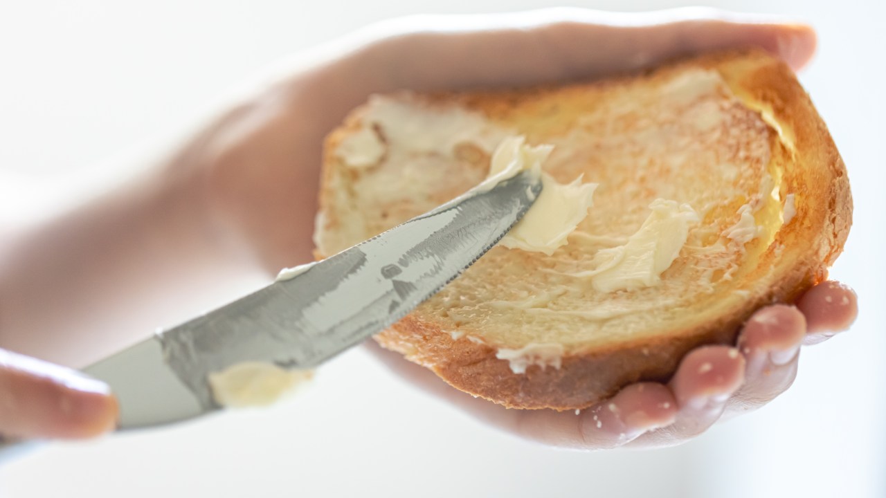 Aprenda como incluir o pão com manteiga na dieta sem prejudicá-la
