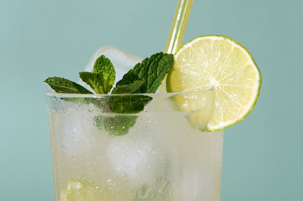 Receitas de drinks frutados: celebre com 5 opções deliciosas