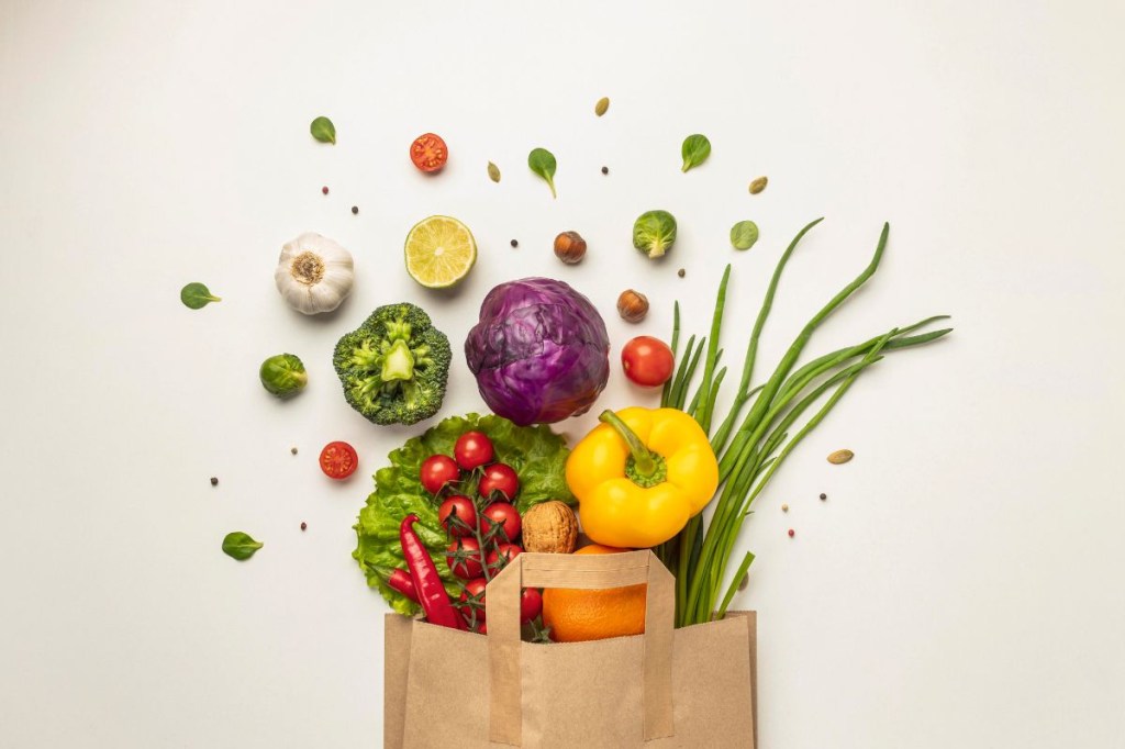 A busca por um estilo de vida saudável: alimentos práticos e saborosos em alta
