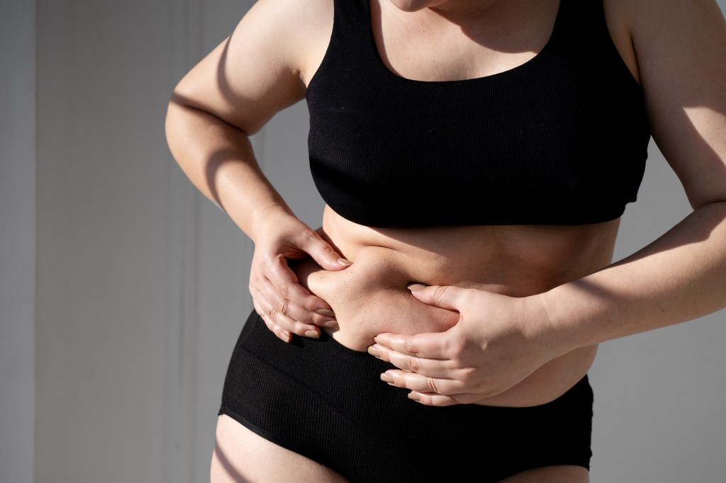 Entenda o bloating: causas e soluções para o desconforto abdominal que afeta tantos brasileiros