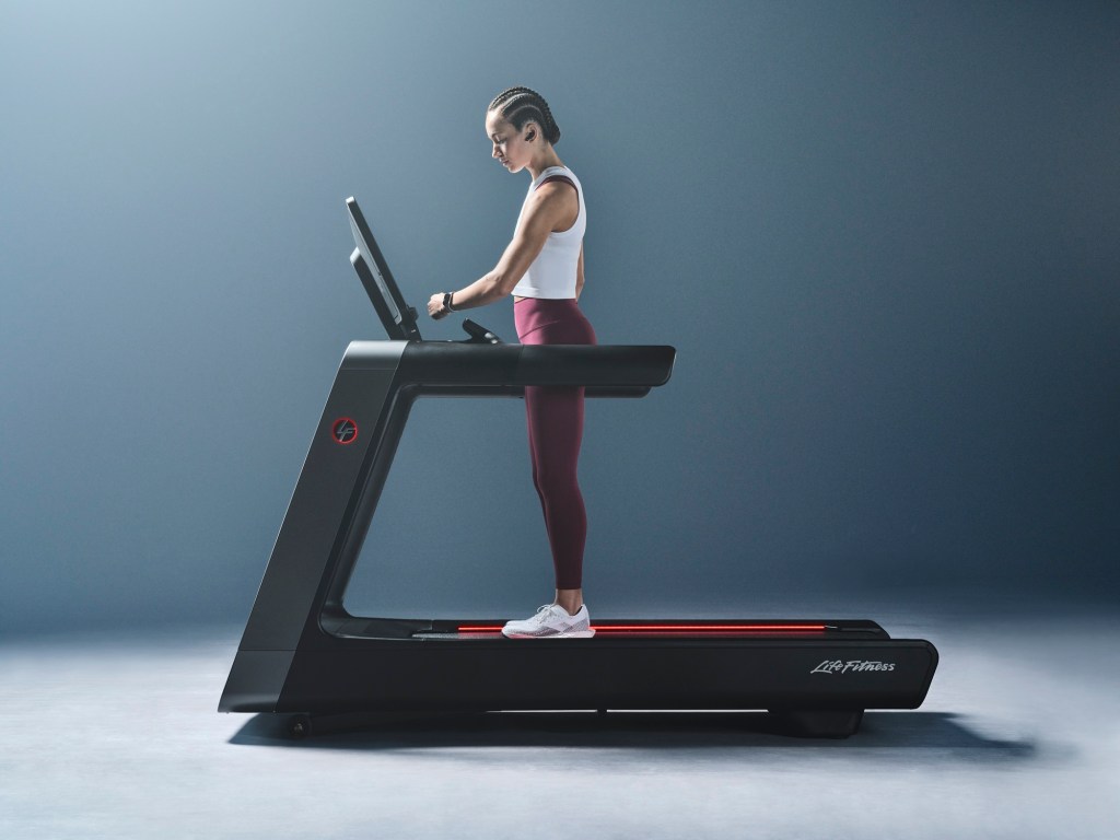 Descubra como a esteira Symbio Runner transforma seu treino com recursos inovadores