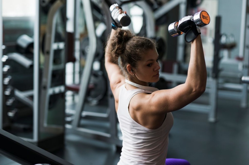 Exercícios de costas: como usar halteres para resultados comprovados