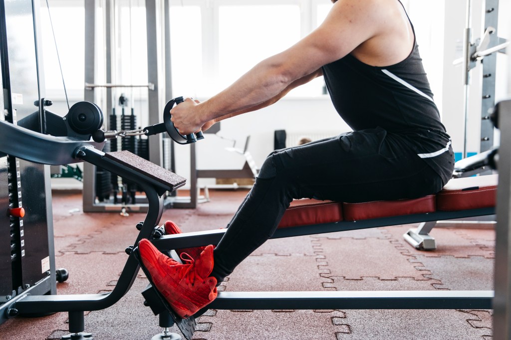 Remada Cavalinho: Fortaleça suas costas e previna lesões com a execução correta