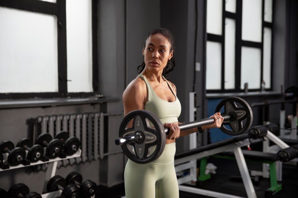 Como desenvolver força sem precisar aumentar a carga na musculação