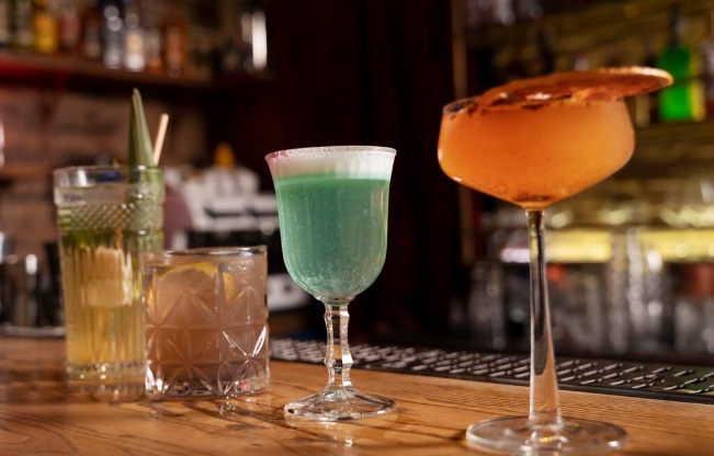 Profissional trouxe quatro sugestões de bebidas saudáveis para não passar a virada de ano em branco!