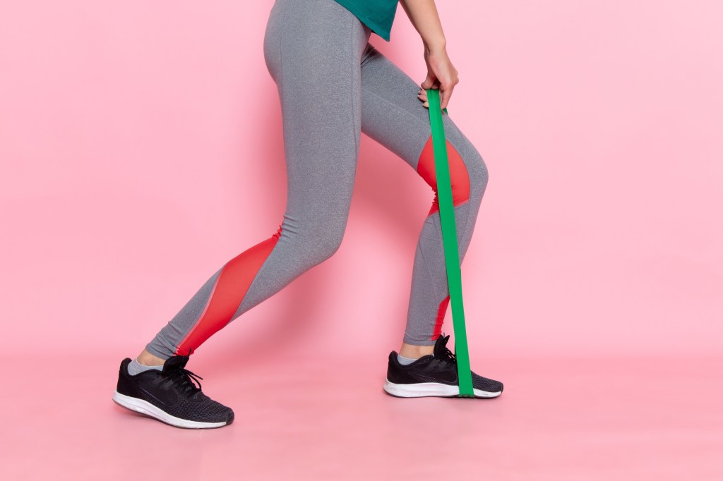 Mini bands e elásticos: descubra como potencializar seu treino em casa